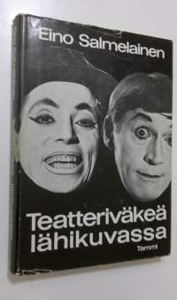 Teatteriväkeä lähikuvassa