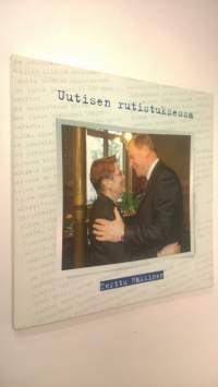 Uutisen rutistuksessa (signeerattu)