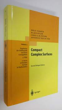 Compact Complex Surfaces (UUDENVEROINEN)