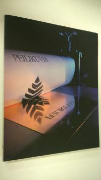 Peilikuvia : suomalaisen metalligrafiikan murros 1980-luvulla = Mirror images : the transformation of Finnish printmaking in the 1980s