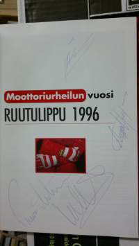 Ruutulippu 1996 : moottoriurheilun vuosi (mm. Tommi Mäkinen ja Mika Salo) (signeerattu, ERINOMAINEN)