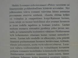 Lautta ohittaa kylän