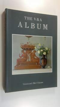 The Victoria and Albert Museum Album 3 (ERINOMAINEN)