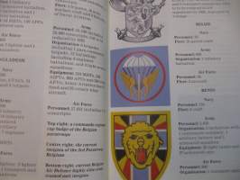 Military Insignia (Wordsworth Colour Handbooks)