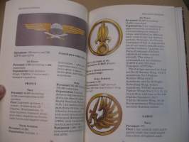 Military Insignia (Wordsworth Colour Handbooks)