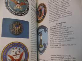 Military Insignia (Wordsworth Colour Handbooks)