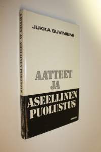 Aatteet ja aseellinen puolustus : eletyn eurooppalaisen kansanvallan kehitystä ja kritiikkiä