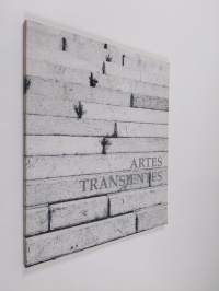Artes transientes : kuvakooste ja 14 kirjoitusta