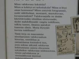 Valokuva - Pakenevan todellisuuden kuvajainen