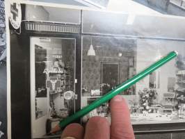 Kemikalia Racheles, Turku -valokuvasarja 5 kpl (2 eri toimitilaa) 1960-luvun kemikaliokaupan interiöörejä