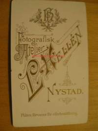 L. Hellen Nystad/Uusikaupunki -visiittikorttivalokuva