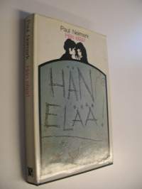 Hän elää