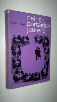 Nainen portaiden juurella