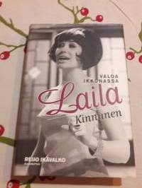 Valoa Ikkunassa - LAILA KINNUNEN / Reijo Ikävalko.  P.2001.Suomalaiset ihailema ja rakastama valovoimaninen ja monipuolinen tahti. Valokuvia.