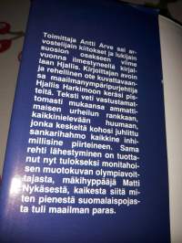 Matti Nykänen, maailman paras/ Antti Arve. P. 1988/ 2 painos. Valokuvia useita.mm kilpailuista.