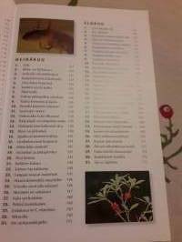 Luontovuosi. 365 havaintoa Suomen luonnosta / Juha Laaksonen. P.12, neljäs painos. Valokuvat Juha Laaksonen ja Matti Rekilä