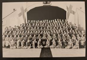 Kauniaisten Lotat ryhmäkuvassa 1940-luvun alkupuolella - Valokuva