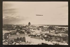Ilmalaiva Zeppelin Helsingin yllä vuonna 1930 - Valokuva