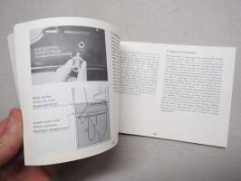 Yamaha 9.5/12, 15 (K), 20 (E), 25 (E), 28 (E) outboard motor -owner´s manual / manuel d´utilization / Betriebsanleitung