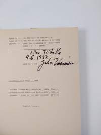 Korkeakoulujen itsehallinto (signeerattu, tekijän omiste)