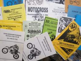 Motocross-kilpailujen käsiohjelmia 1990-luvun alusta noin 40 kpl erä + muuta materiaalia
