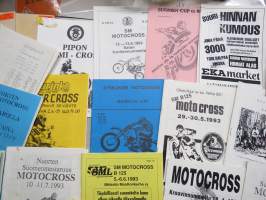 Motocross-kilpailujen käsiohjelmia 1990-luvun alusta noin 40 kpl erä + muuta materiaalia