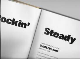 alt Frazier nimikirjoitus ja kirja  Rockin&#039; Steady: A Guide to Basketball and Cool (1974)  tekijän nimikirjoitus