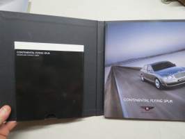 Bentley Continental Flying Spur -esittelykirja kansiossa