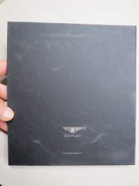 Bentley Continental Flying Spur -esittelykirja kansiossa