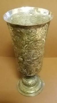 Silvered cup and cover. Hopeoitu metallinen palkintopokaali, 19 vuosisata. (Antiikkia, keräilyesine)