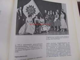 Vuosisata käsityönopetusta 1881-1981