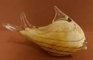 Lasi-Kostamon keskikokoinen lintu. (Designlasi, taidelasi, keräilyesine, sisustuselementti)
