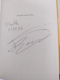 Norsuilla etuajo-oikeus : matkalla Etelä-Aasiassa (signeerattu, tekijän omiste, ERINOMAINEN)