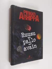 Ruusu - pallo - avain : jännitysromaani