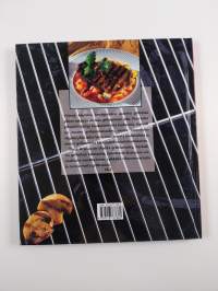 Grillaa lihaa, kalaa, kasviksia, hedelmiä