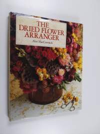 The dried flower arranger