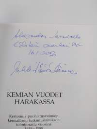 Kemian vuodet Harakassa (tekijän omiste, signeerattu)