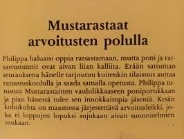 Mustarastaat arvoitusten polulla