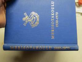 Merisotakoulu 1930-1970, sisältää kurssien oppilasmatrikkelit