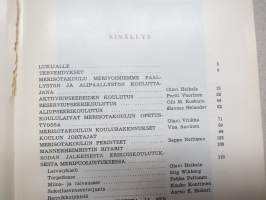 Merisotakoulu 1930-1970, sisältää kurssien oppilasmatrikkelit
