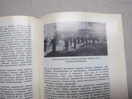 Merisotakoulu 1930-1970, sisältää kurssien oppilasmatrikkelit