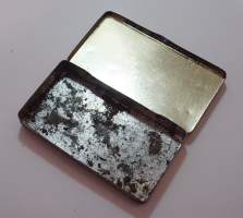 Malta  -  tupakka-aski peltiä 6x11x2 cm  valmistettu 1912-55