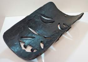 Alkuasukas naamio puuta 46x25x8 cm paino 1250 g
