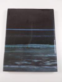 Valon maa : Suomen luonto kuvina = Land of light : northern pictures