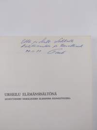 Urheilu elämänsisältönä : menestyneiden urheilijoiden elämänura kilpailuvuosina (tekijän omiste, signeerattu)