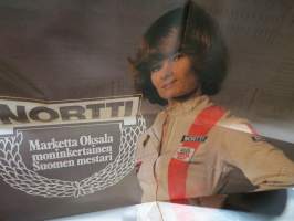 Marketta Oksala - Nortti / Rally Team / Rally Club - Miehet sen tietävät - Vauhdin Maailma -juliste / centerfold poster
