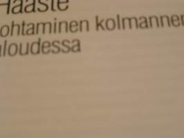 Kolmannen aallon kilpailu : kymmenen avainaluetta tietoajan yritysten johtamisessa