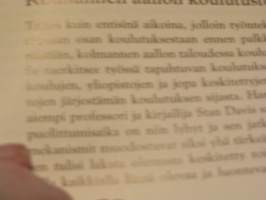Kolmannen aallon kilpailu : kymmenen avainaluetta tietoajan yritysten johtamisessa