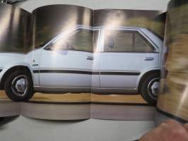 Nissan Sunny 1.5 l Sedan, Coupé, Farmari -myyntiesite / sales brochure