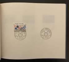 Postimerkkikansio - Näyttely- erikoismerkkejä leimoineen 1970-luvulta - Yhteensä n. 65 merkkiä